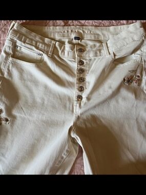 American Eagle Flare Embroidered Jeans Cream Colored